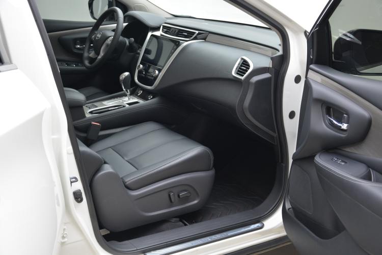 Used Nissan Murano 2021 2.5L XL Two-Wheel Drive Smart Connect Luxury Edition Interior 9