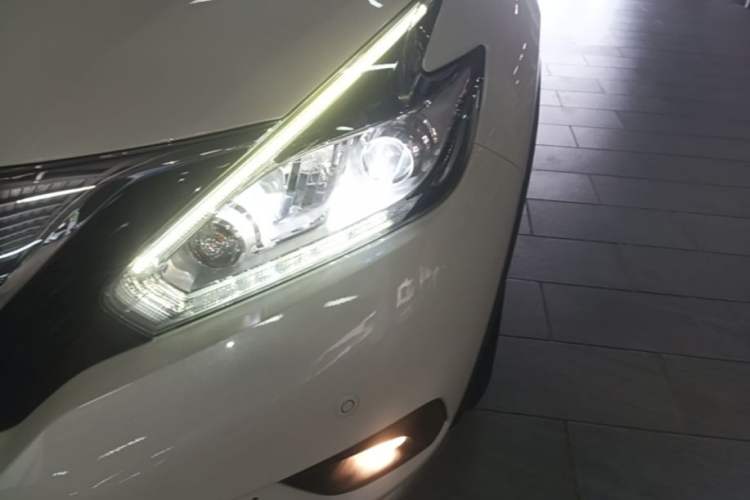 Used Nissan Murano 2021 2.5L XL Two-Wheel Drive Smart Connect Luxury Edition Left Front Headlight