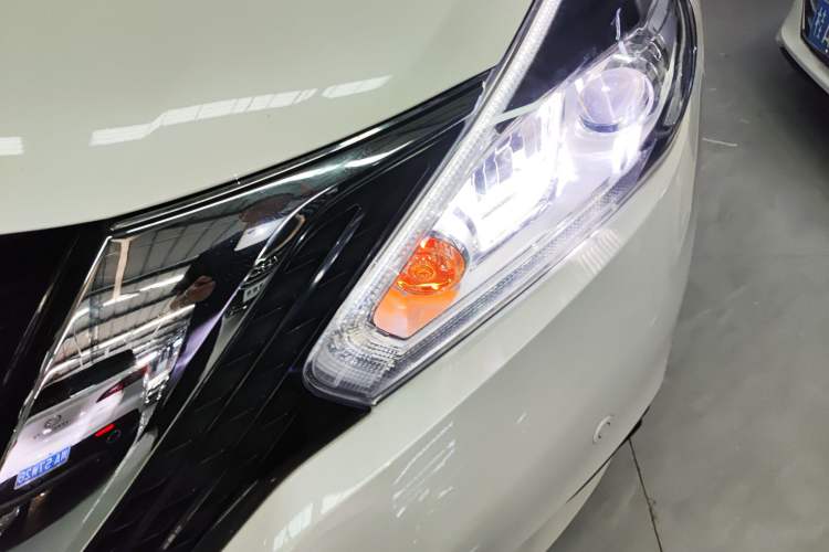 Used Nissan Murano 2021 2.5L XL Two-Wheel Drive Smart Connect Luxury Edition Left Front Headlight