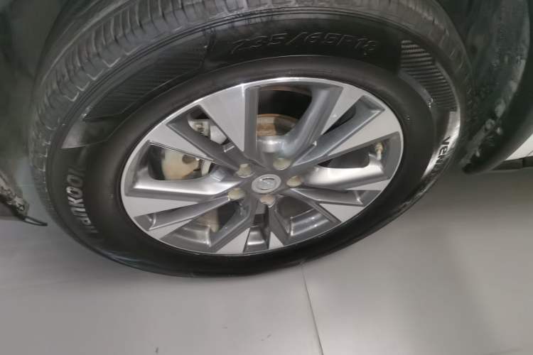 Used Nissan Murano 2021 2.5L XE Two-Wheel Drive Elite Edition Left Front Wheel Hub