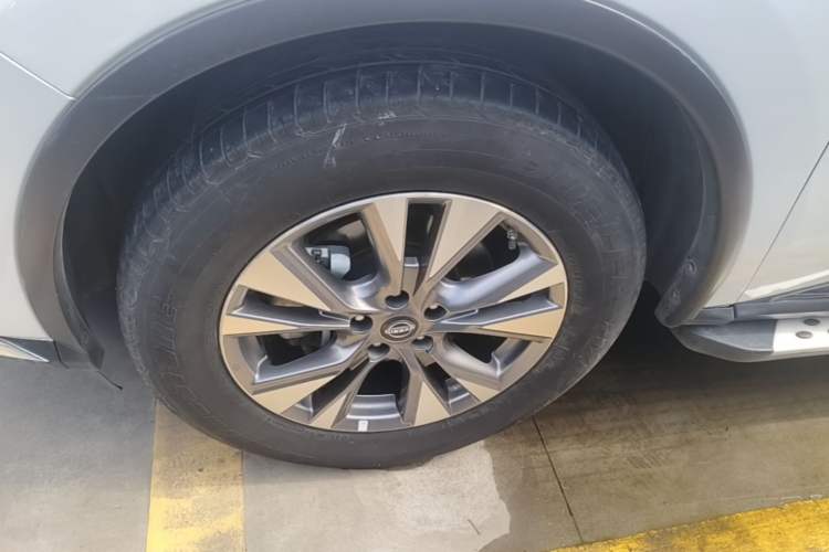Used Nissan Murano 2021 2.5L XE Two-Wheel Drive Elite Edition Left Front Wheel Hub