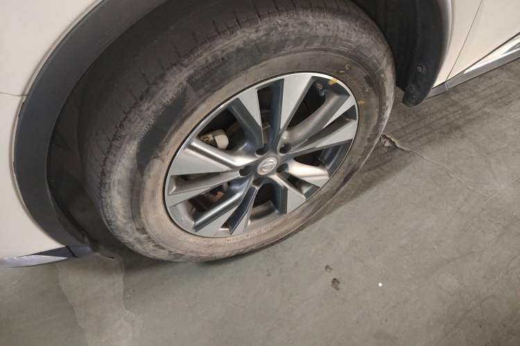 Used Nissan Murano 2021 2.5L XE Two-Wheel Drive Elite Edition Left Front Wheel Hub