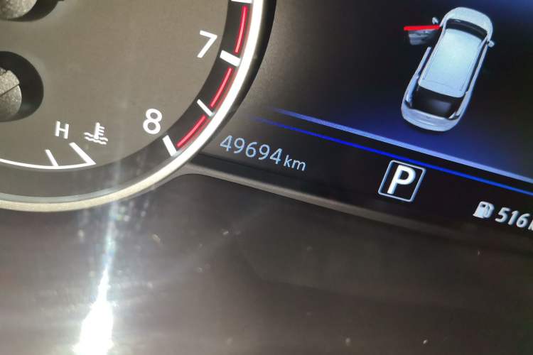 Used Nissan Murano 2021 2.5L XL Two-Wheel Drive Smart Connect Luxury Edition Odometer Close Up