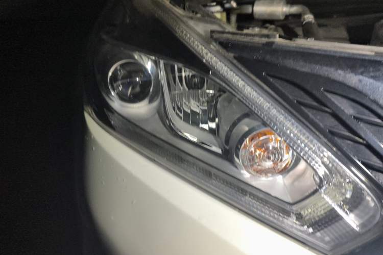 Used Nissan Murano 2021 2.5L XL Two-Wheel Drive Smart Connect Luxury Edition Right Front Headlight