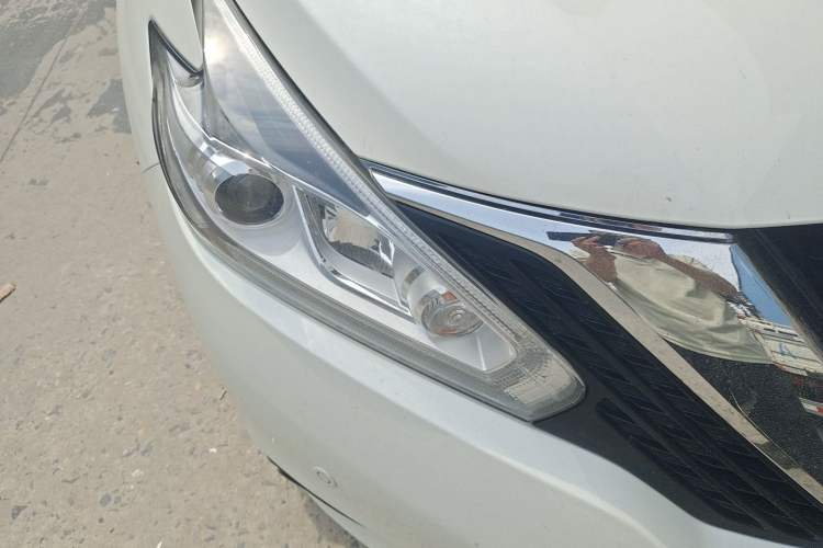 Used Nissan Murano 2021 2.5L XL Two-Wheel Drive Smart Connect Luxury Edition Right Front Headlight