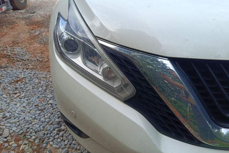 Used Nissan Murano 2021 2.5L XL Two-Wheel Drive Smart Connect Luxury Edition Right Front Headlight