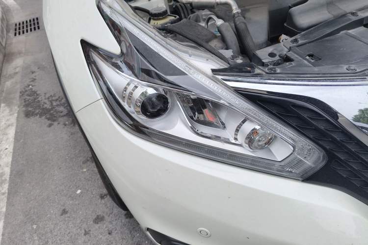 Used Nissan Murano 2021 2.5L XL Two-Wheel Drive Smart Connect Luxury Edition Right Front Headlight