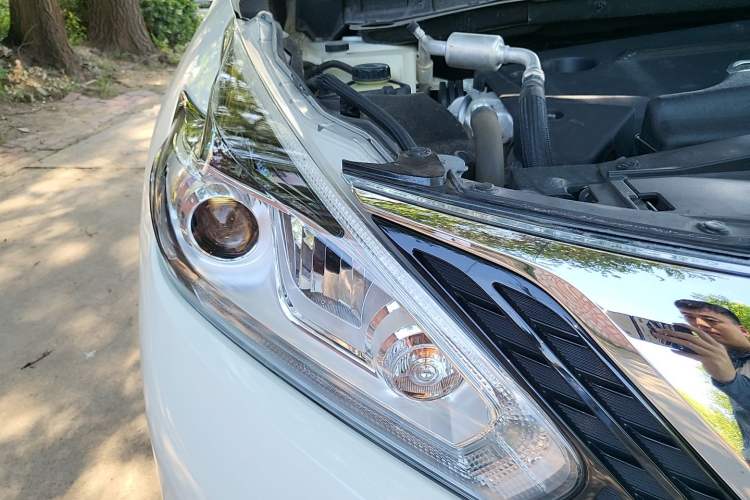 Used Nissan Murano 2021 2.5L XL Two-Wheel Drive Smart Connect Luxury Edition Right Front Headlight