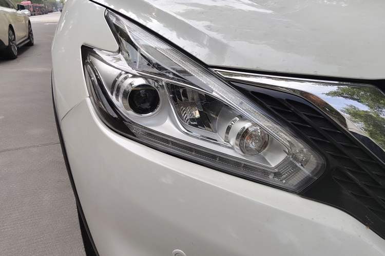 Used Nissan Murano 2021 2.5L XL Two-Wheel Drive Smart Connect Luxury Edition Right Front Headlight