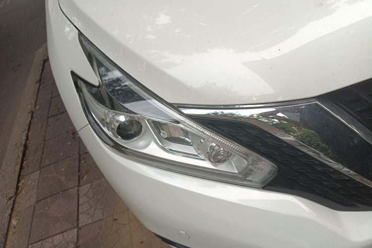 Used Nissan Murano 2021 2.5L XL Two-Wheel Drive Smart Connect Luxury Edition Right Front Headlight