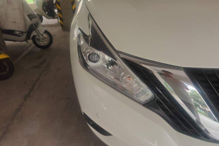 Used Nissan Murano 2021 2.5L XL Two-Wheel Drive Smart Connect Luxury Edition Right Front Headlight