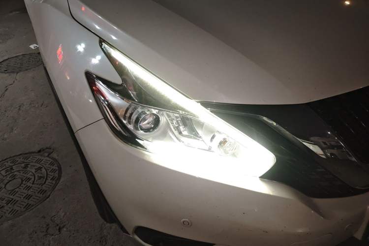 Used Nissan Murano 2021 2.5L XL Two-Wheel Drive Smart Connect Luxury Edition Right Front Headlight