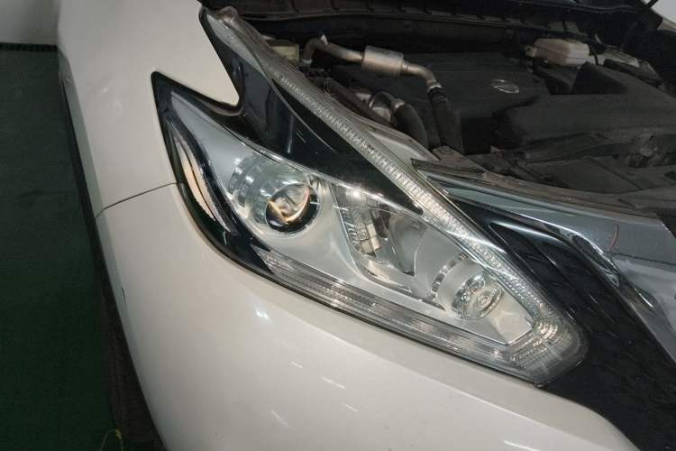 Used Nissan Murano 2021 2.5L XL Two-Wheel Drive Smart Connect Luxury Edition Right Front Headlight