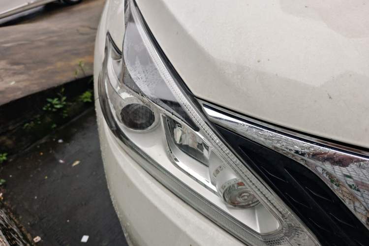 Used Nissan Murano 2021 2.5L XL Two-Wheel Drive Smart Connect Luxury Edition Right Front Headlight