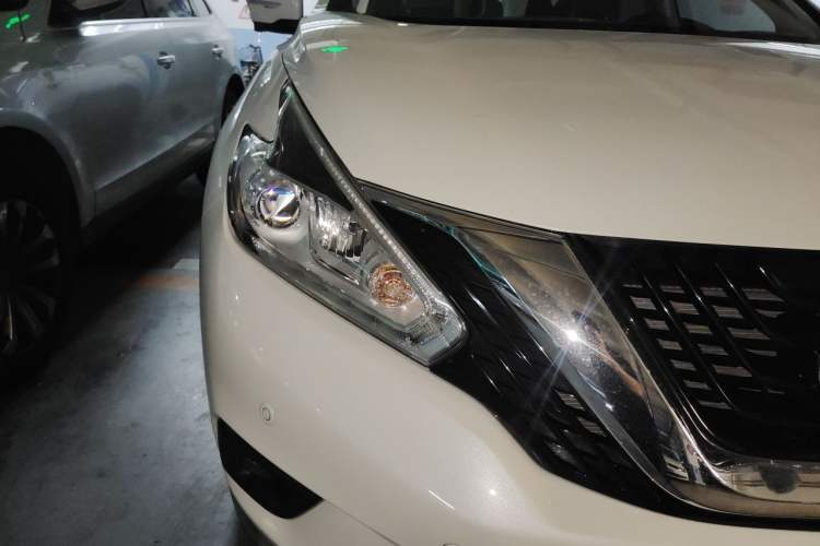 Used Nissan Murano 2021 2.5L XL Two-Wheel Drive Smart Connect Luxury Edition Right Front Headlight