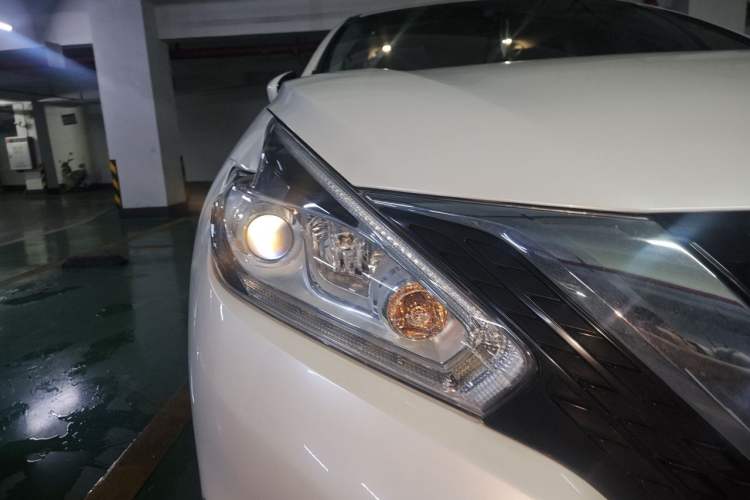 Used Nissan Murano 2021 2.5L XE Two-Wheel Drive Elite Edition Right Front Headlight