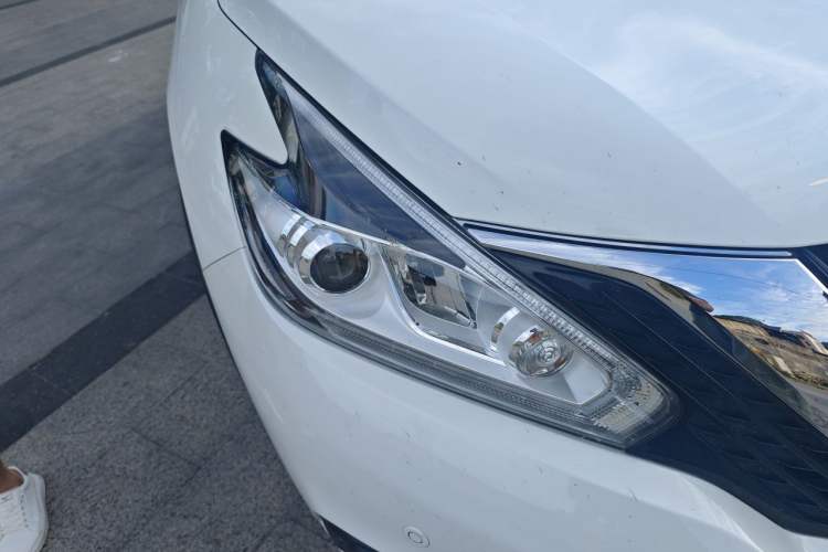 Used Nissan Murano 2021 2.5L XL Two-Wheel Drive Smart Connect Luxury Edition Right Front Headlight