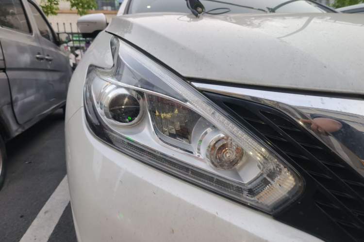 Used Nissan Murano 2021 2.5L XL Two-Wheel Drive Smart Connect Luxury Edition Right Front Headlight