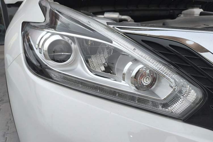 Used Nissan Murano 2021 2.5L XL Two-Wheel Drive Smart Connect Luxury Edition Right Front Headlight