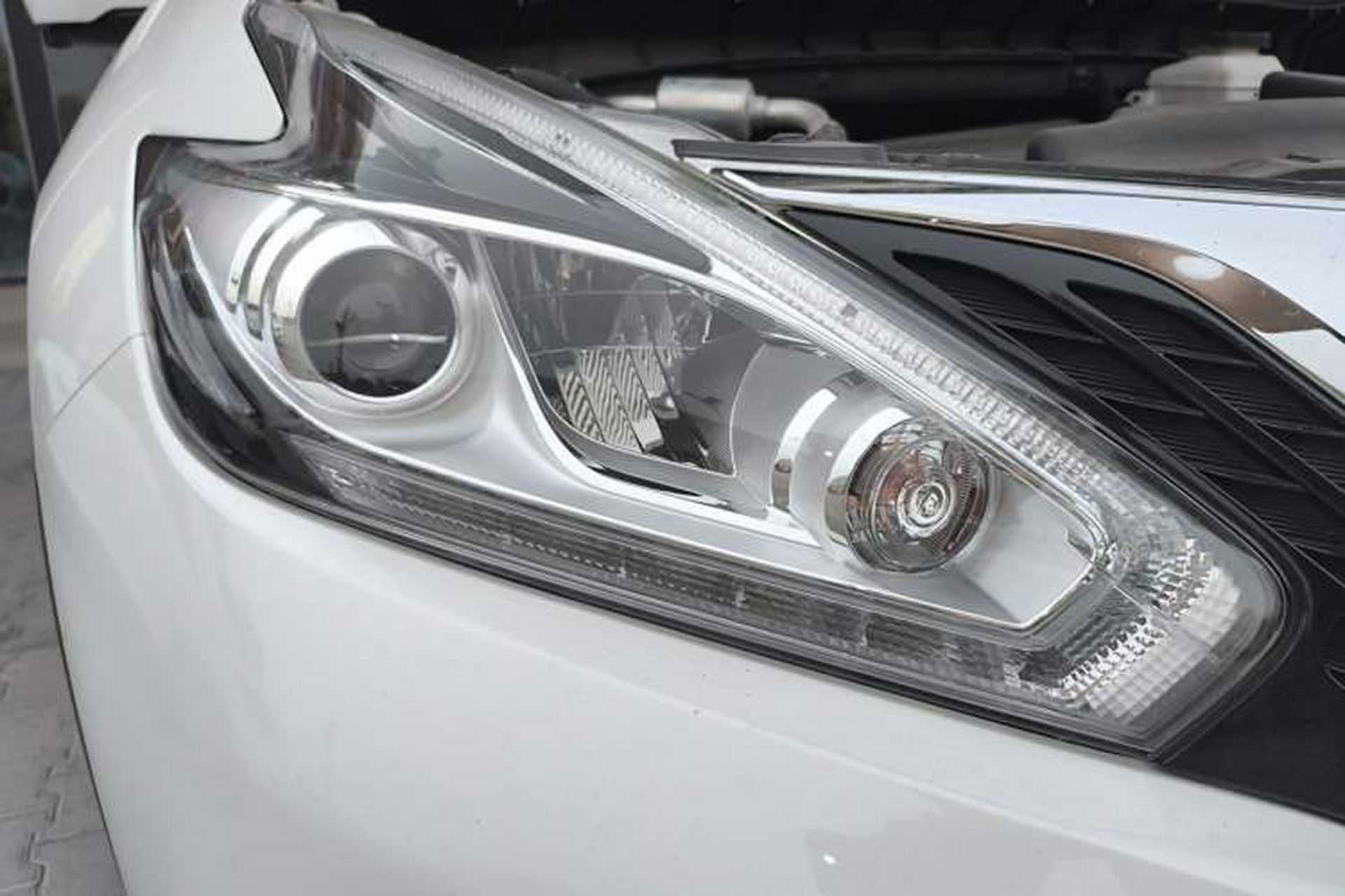 Used Nissan Murano 2021 2.5L XL Two-Wheel Drive Smart Connect Luxury Edition Right Front Headlight