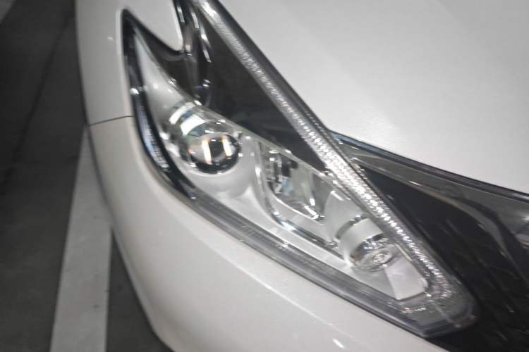Used Nissan Murano 2021 2.5L XL Two-Wheel Drive Smart Connect Luxury Edition Right Front Headlight