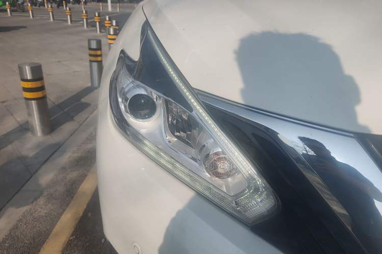 Used Nissan Murano 2021 2.5L XL Two-Wheel Drive Smart Connect Luxury Edition Right Front Headlight