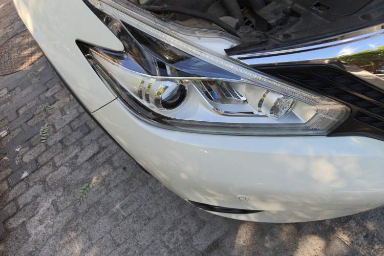 Used Nissan Murano 2021 2.5L XL Two-Wheel Drive Smart Connect Luxury Edition Right Front Headlight