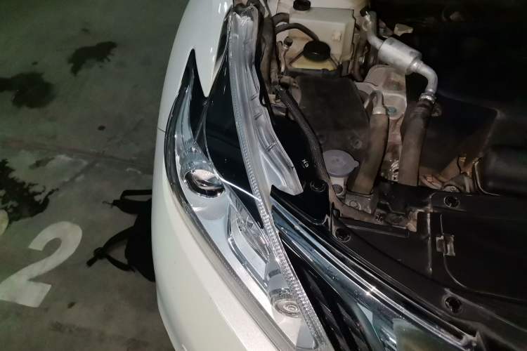 Used Nissan Murano 2021 2.5L XL Two-Wheel Drive Smart Connect Luxury Edition Right Front Headlight