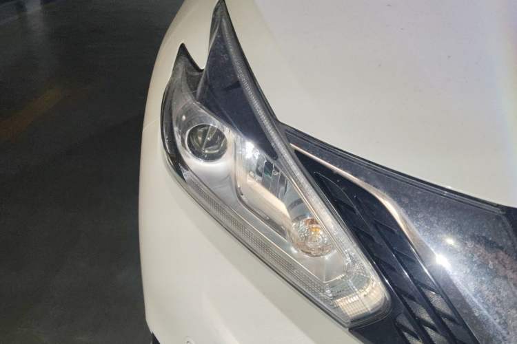 Used Nissan Murano 2021 2.5L XL Two-Wheel Drive Smart Connect Luxury Edition Right Front Headlight