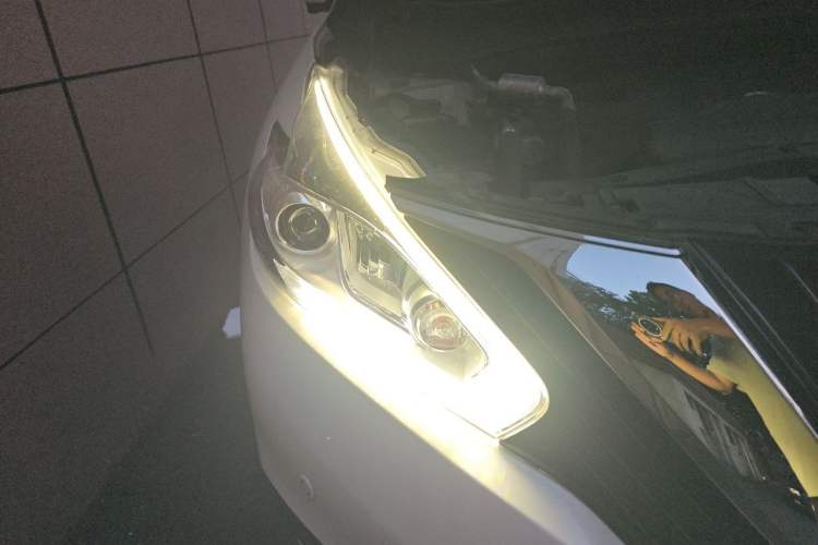Used Nissan Murano 2021 2.5L XL Two-Wheel Drive Smart Connect Luxury Edition Right Front Headlight