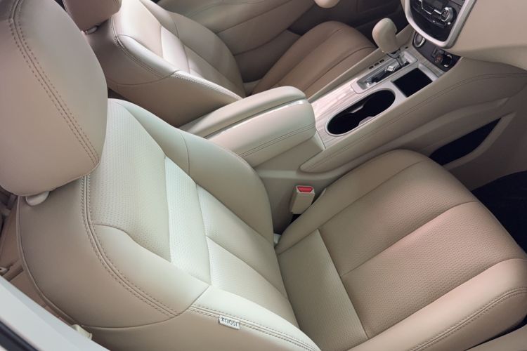 Used Nissan Murano 2021 2.5L XE Two-Wheel Drive Elite Edition Right Front Seat