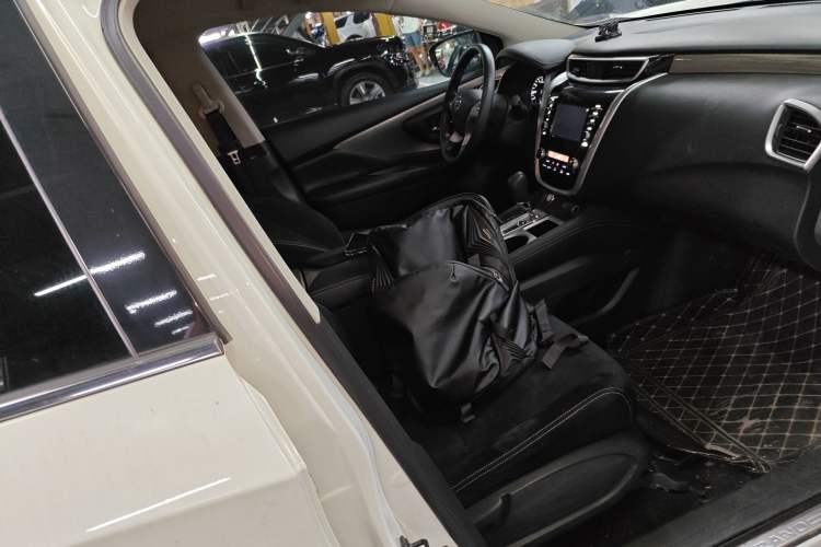 Used Nissan Murano 2021 2.5L XE Two-Wheel Drive Elite Edition Right Front Seat