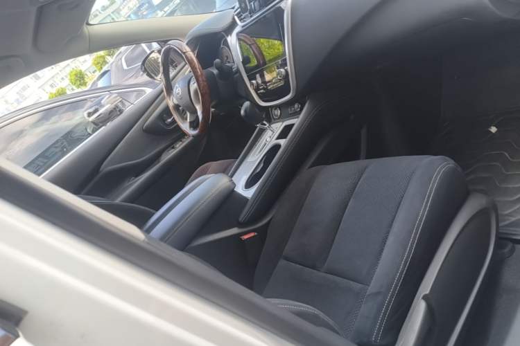 Used Nissan Murano 2021 2.5L XE Two-Wheel Drive Elite Edition Right Front Seat