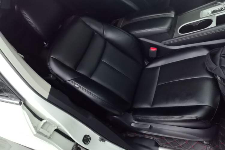 Used Nissan Murano 2021 2.5L XE Two-Wheel Drive Elite Edition Right Front Seat