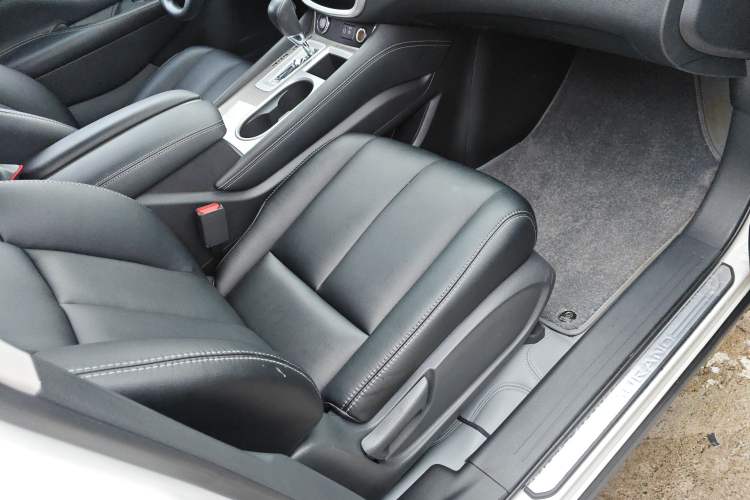 Used Nissan Murano 2021 2.5L XE Two-Wheel Drive Elite Edition Right Front Seat