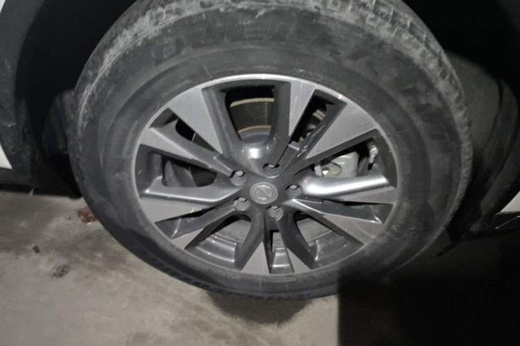 Used Nissan Murano 2021 2.5L XL Two-Wheel Drive Smart Connect Luxury Edition Right Front Wheel Hub
