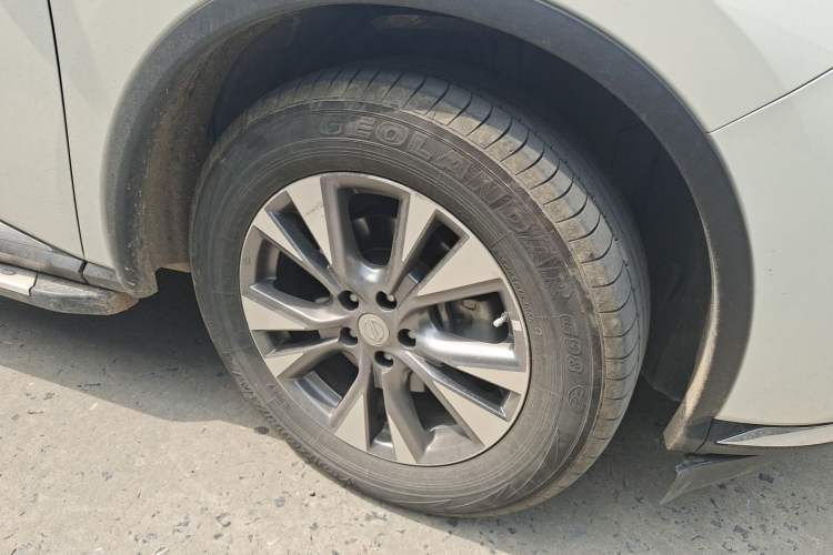 Used Nissan Murano 2021 2.5L XL Two-Wheel Drive Smart Connect Luxury Edition Right Front Wheel Hub