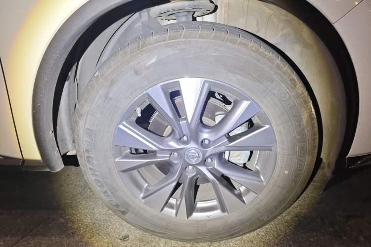 Used Nissan Murano 2021 2.5L XL Two-Wheel Drive Smart Connect Luxury Edition Right Front Wheel Hub