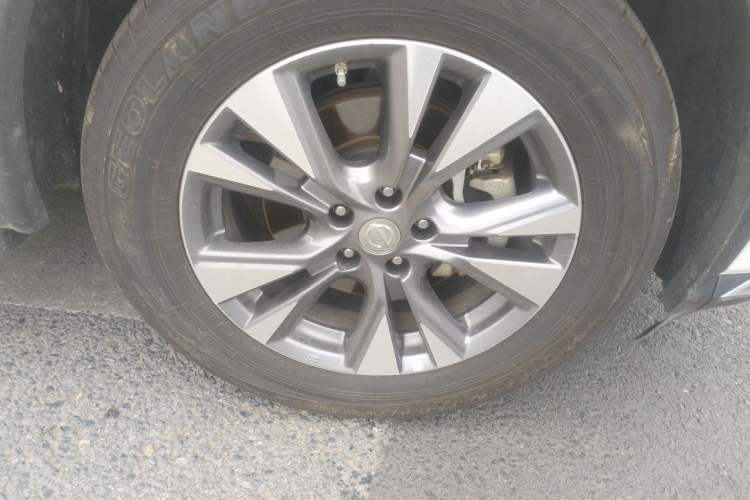 Used Nissan Murano 2021 2.5L XL Two-Wheel Drive Smart Connect Luxury Edition Right Front Wheel Hub