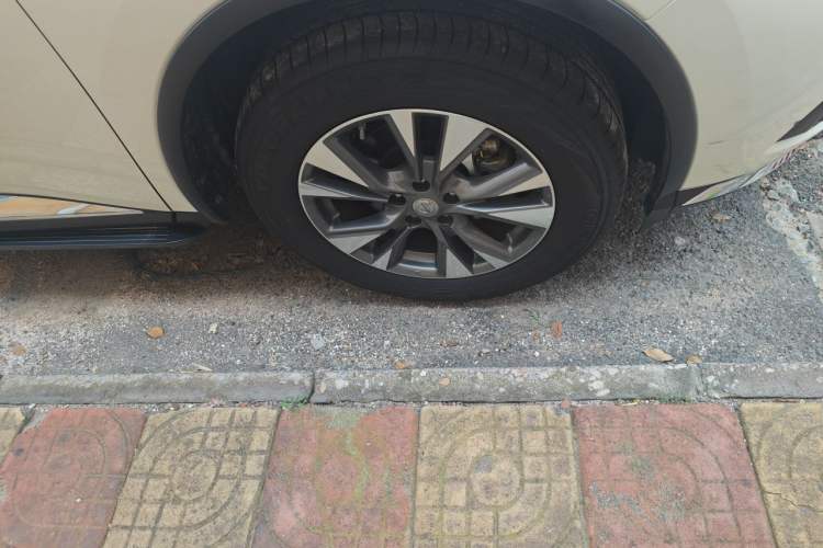 Used Nissan Murano 2021 2.5L XE Two-Wheel Drive Elite Edition Right Front Wheel Hub