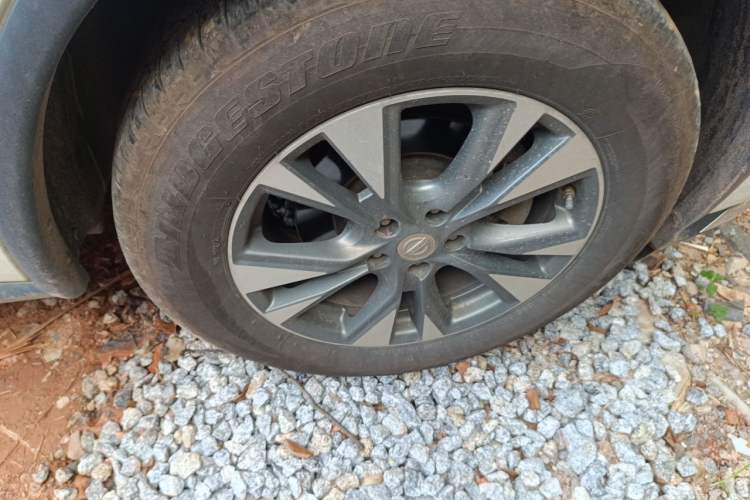 Used Nissan Murano 2021 2.5L XL Two-Wheel Drive Smart Connect Luxury Edition Right Front Wheel Hub