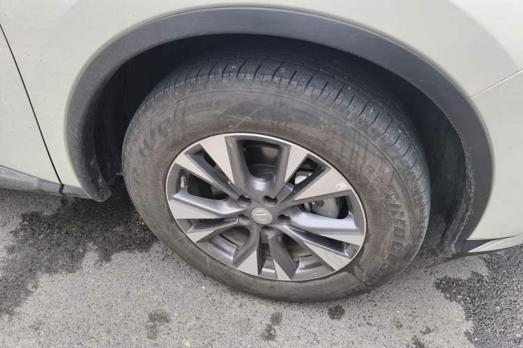 Used Nissan Murano 2021 2.5L XL Two-Wheel Drive Smart Connect Luxury Edition Right Front Wheel Hub