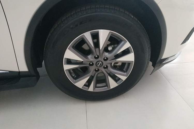 Used Nissan Murano 2021 2.5L XE Two-Wheel Drive Elite Edition Right Front Wheel Hub
