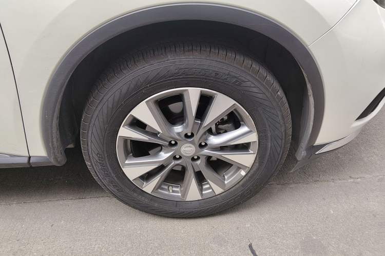 Used Nissan Murano 2021 2.5L XL Two-Wheel Drive Smart Connect Luxury Edition Right Front Wheel Hub