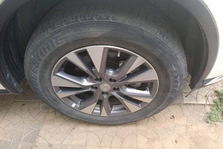 Used Nissan Murano 2021 2.5L XL Two-Wheel Drive Smart Connect Luxury Edition Right Front Wheel Hub