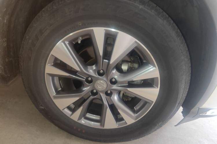 Used Nissan Murano 2021 2.5L XL Two-Wheel Drive Smart Connect Luxury Edition Right Front Wheel Hub