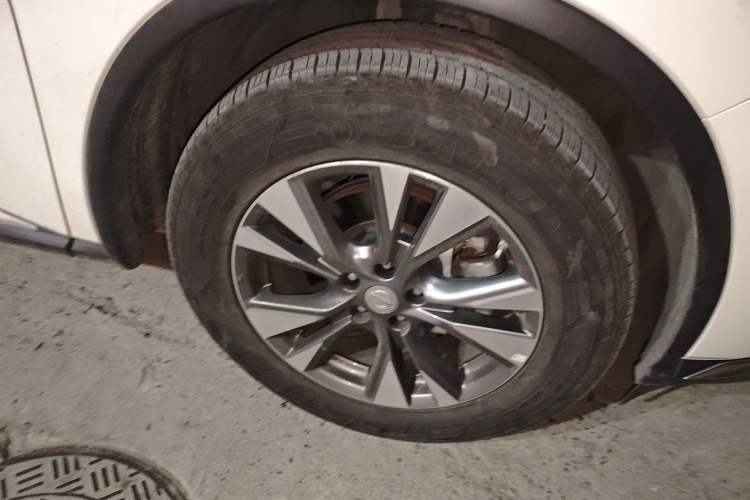 Used Nissan Murano 2021 2.5L XL Two-Wheel Drive Smart Connect Luxury Edition Right Front Wheel Hub