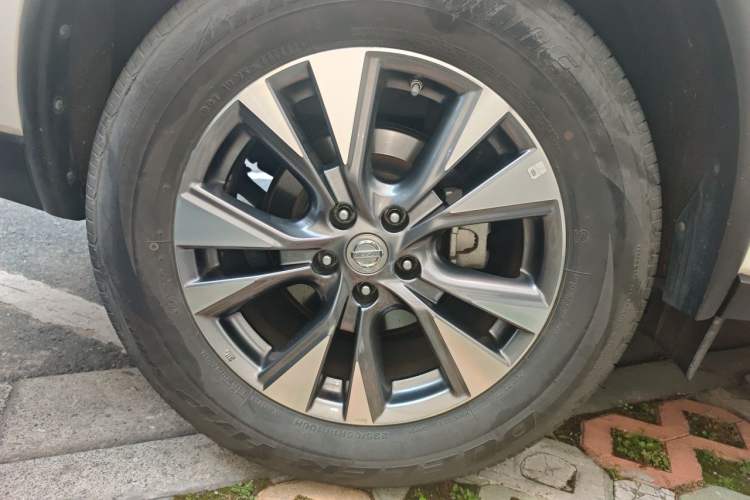 Used Nissan Murano 2021 2.5L XE Two-Wheel Drive Elite Edition Right Front Wheel Hub