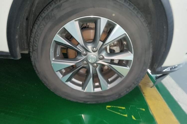 Used Nissan Murano 2021 2.5L XL Two-Wheel Drive Smart Connect Luxury Edition Right Front Wheel Hub