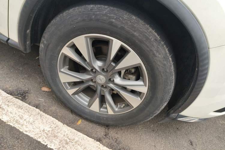 Used Nissan Murano 2021 2.5L XE Two-Wheel Drive Elite Edition Right Front Wheel Hub